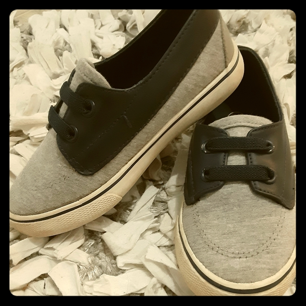 Boys cat & jack shoes